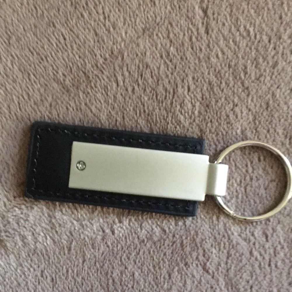 Black & Silver Lexus Logo Keychain - Branded Leather & Metal Key Ring - Picture 3 of 5